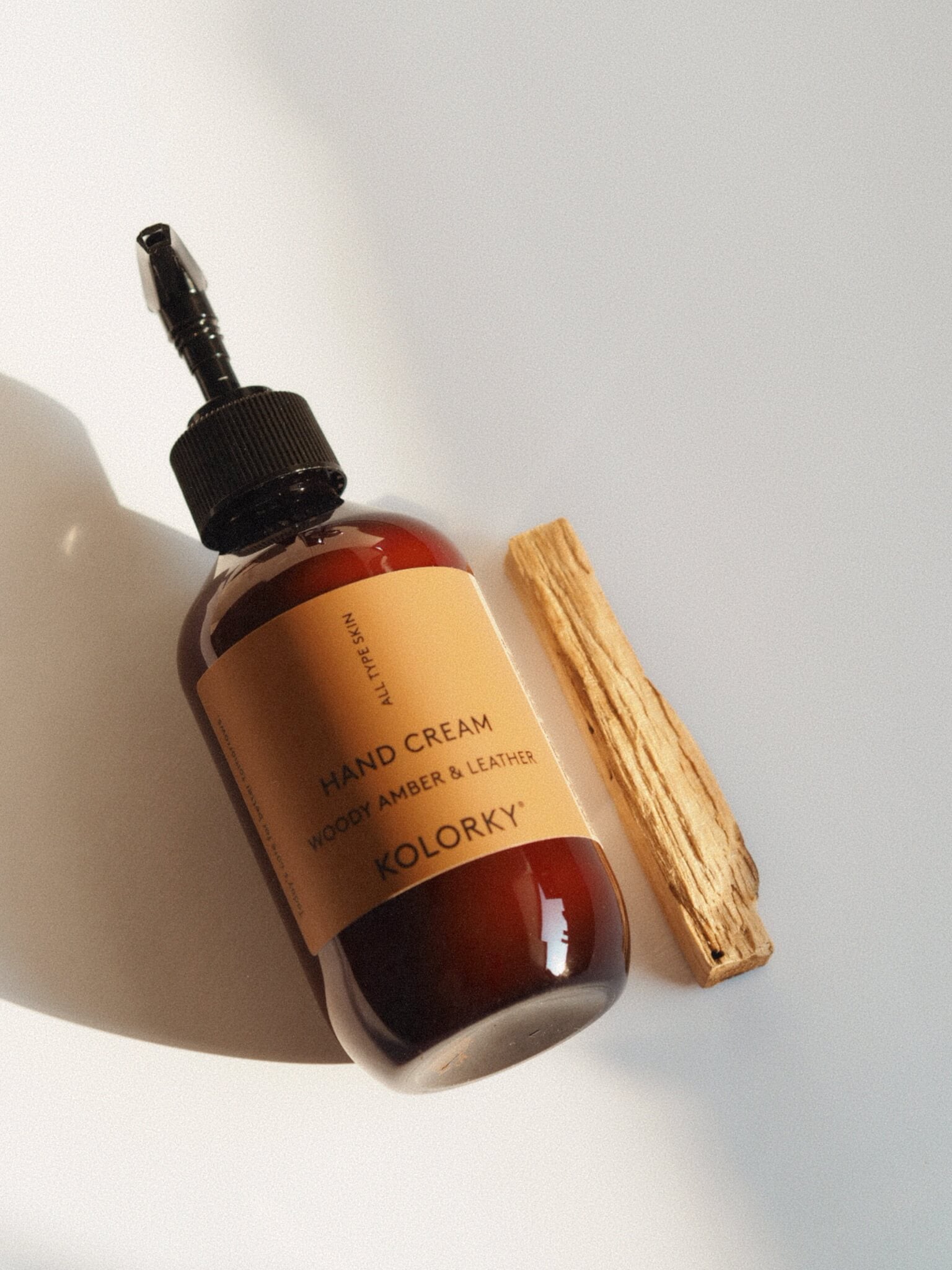 KREM DO RĄK, Woody Amber & Leather, 270 ml