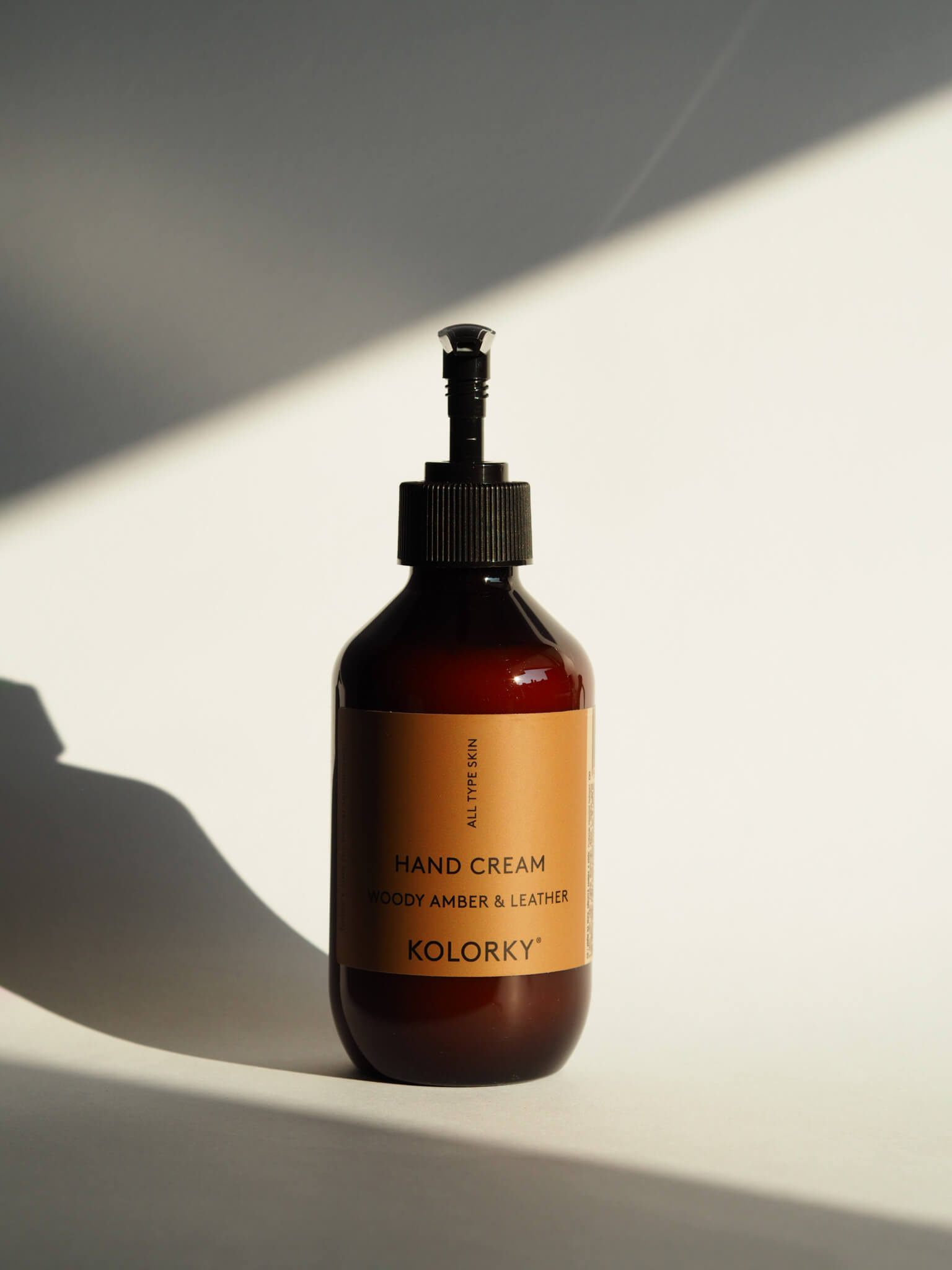 KREM DO RĄK, Woody Amber & Leather, 270 ml